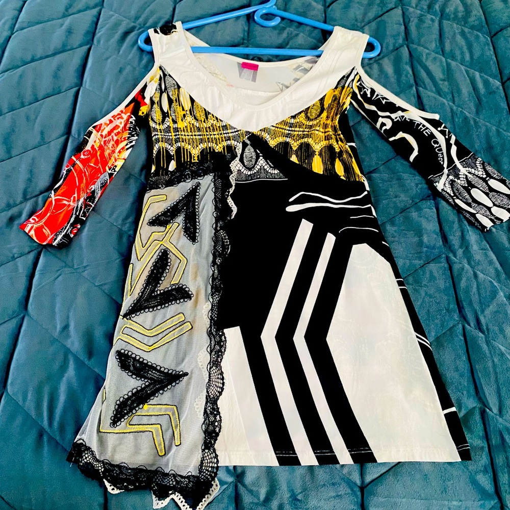 Save the queen top with cut out sleeves size Small